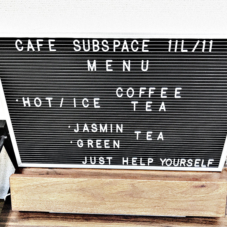 お好きなドリンク(10円)をどうぞ