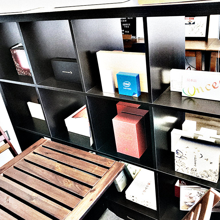 制作実績物(パッケージ製造見本、グラフィック関連制作物)見本2